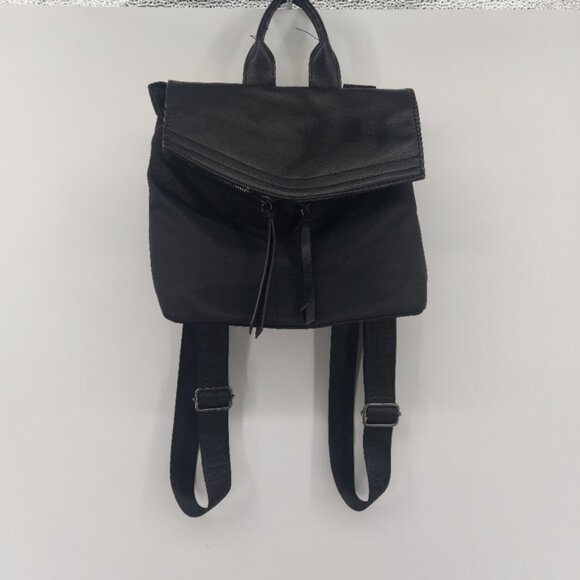 Botkier black nylon shoulderbag with logo straps and a leather flap - Picture 5 of 14